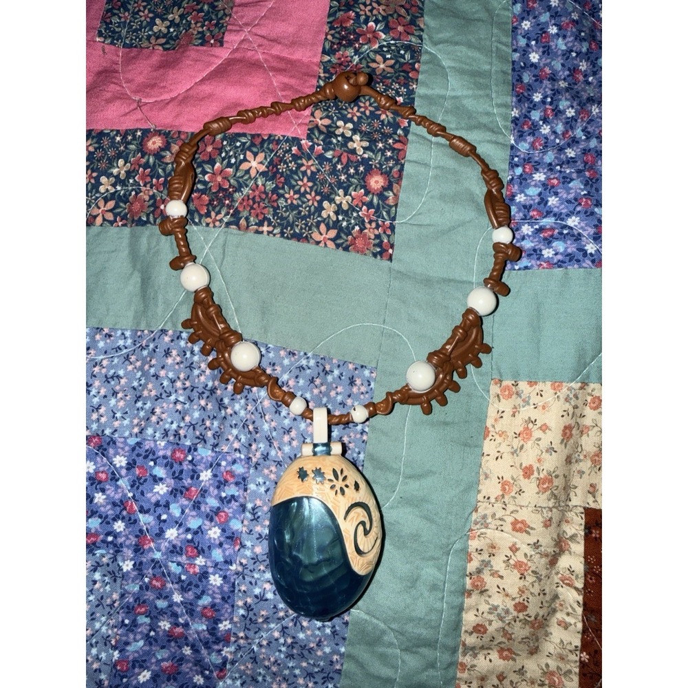 Moana Magical Seashell Necklace Lights Up Disney Princess By Jakks Pacific